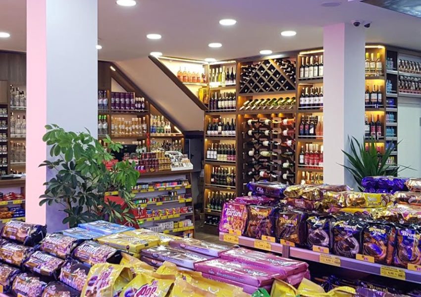Bia Market iç mekân ve atıştırmalık reyonu